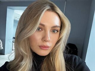 GladysAgard's Flirt4Free live cam Profile Image
